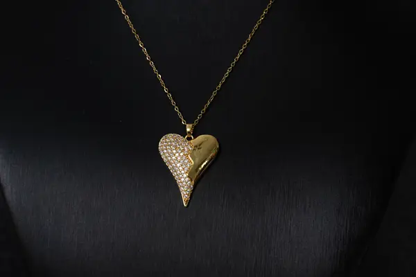 Heart shaped pendant