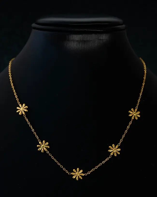 Floral-inspired necklace